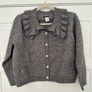 Gray Cropped Cardigan with pearl-like buttons and ruffle collar